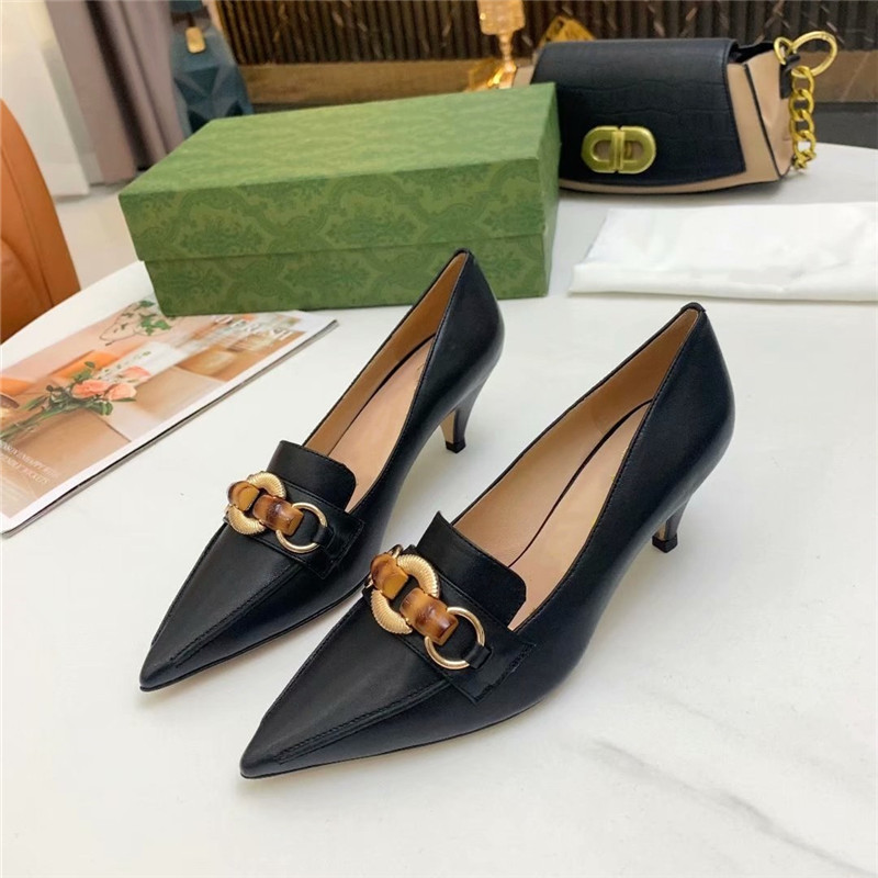 Italian sheep leather Dress shoes Graceful line version design pointy lady shoe with Round metal buckle Black Beige leather Daily Low-heels luxur