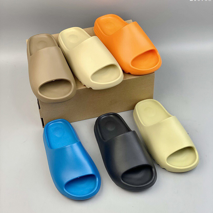 Designer Foam Slippers MXT Moon Graffiti Desert Sand Triple Black White Resin Runner Slide Men Women Sesame Street Pattern Rubber Sandals
Designer Foam Slippers MXT Moon Graffiti Desert Sand Triple Black White Resin Runner Slide Men Women Sesame Street Pattern Rubber Sandals