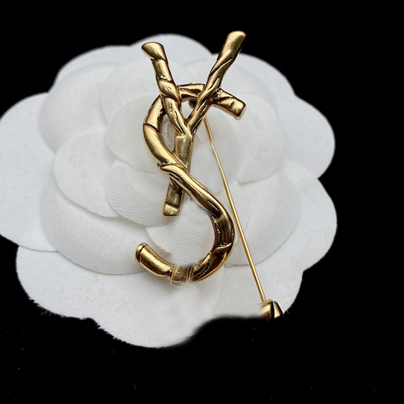 Bamboo Texture Brooch Designer Letter Brooch Pins Luxury L Fashion High Quality Jewelry Women Men Party Gold Broochs Brosche D2110264HL
Bamboo Texture Brooch Designer Letter Brooch Pins Luxury L Fashion High Quality Jewelry Women Men Party Gold Broochs Brosche D2110264HL