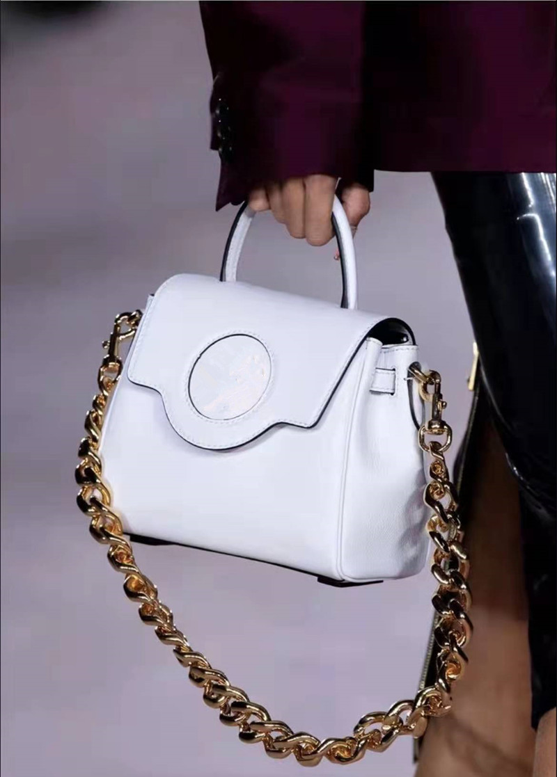 Designer ladies fashion bags high-quality one-shoulder messenger bag 2022 luxury women's bag, White
Designer ladies fashion bags high-quality one-shoulder messenger bag 2022 luxury women's bag, White