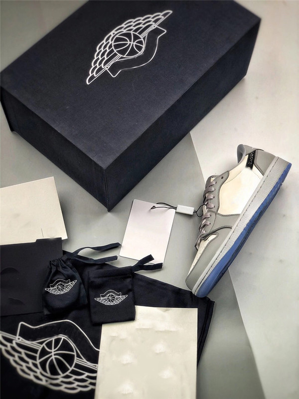 2021 Best Authentic 1 High OG Low Outdoor Shoes Men Women 1S Wolf Grey Sail Photon White Original Box With Dust Bag CN8607-002
2021 Best Authentic 1 High OG Low Outdoor Shoes Men Women 1S Wolf Grey Sail Photon White Original Box With Dust Bag CN8607-002