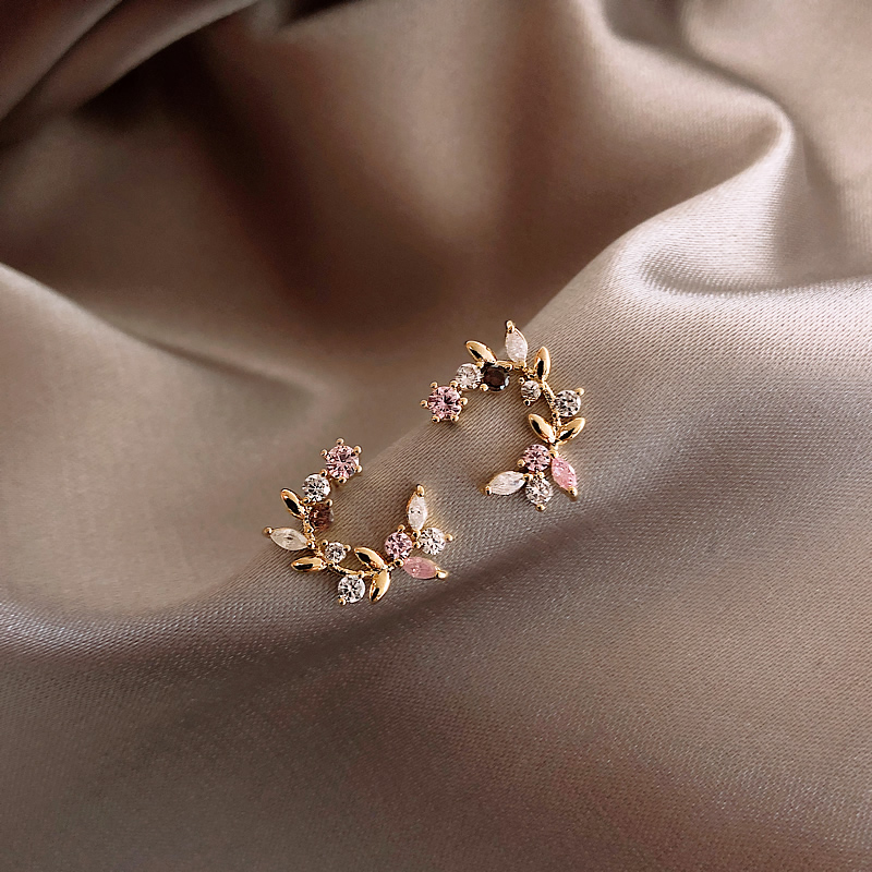 Korean Designer Crystal Stud Earring Fashion Jewelry Exquisite Copper Inlay Color Zircon Flower Leaf Garland Women Earrings
Korean Designer Crystal Stud Earring Fashion Jewelry Exquisite Copper Inlay Color Zircon Flower Leaf Garland Women Earrings