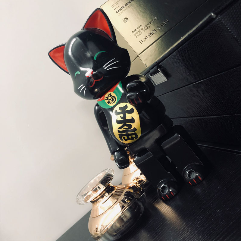 The new building block violent bear 28CM black lucky cat Japanese trend doll hand-made model ornaments 400% children's gift
The new building block violent bear 28CM black lucky cat Japanese trend doll hand-made model ornaments 400% children's gift