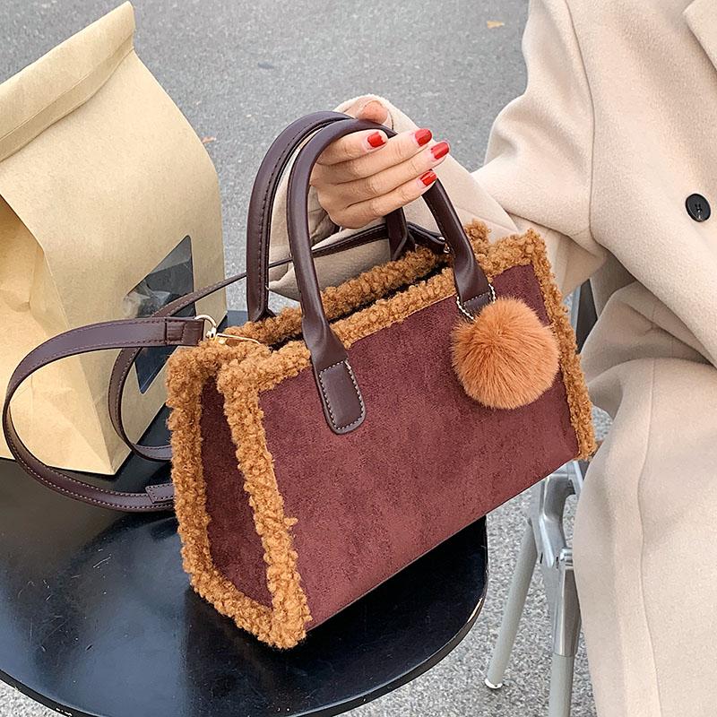 Evening Bags 2021 Winter Square Quilted Scrub Leather Plush Shoulder Handbags For Women Fashion Designer Crossbody Bag And Purs
Evening Bags 2021 Winter Square Quilted Scrub Leather Plush Shoulder Handbags For Women Fashion Designer Crossbody Bag And Purs