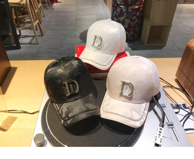 men sun hat Hip hop personality women designer baseball caps street travel full diamonds metal D letter hats Leisure breathable and sunscreen cap, Blue;gray
men sun hat Hip hop personality women designer baseball caps street travel full diamonds metal D letter hats Leisure breathable and sunscreen cap, Blue;gray