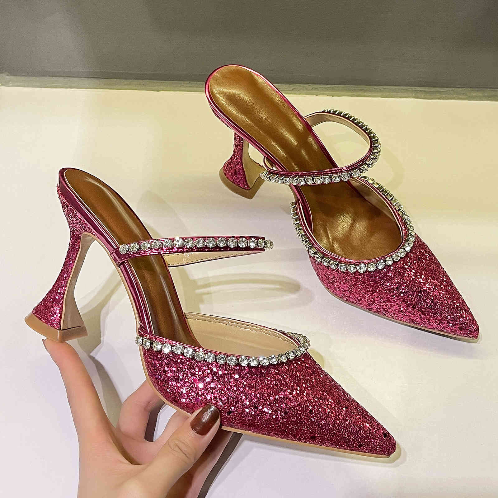 Sandals Luxury mark summer bright rhinestones women's heels high designer shoes I2L0, 1# shoe box
Sandals Luxury mark summer bright rhinestones women's heels high designer shoes I2L0, 1# shoe box