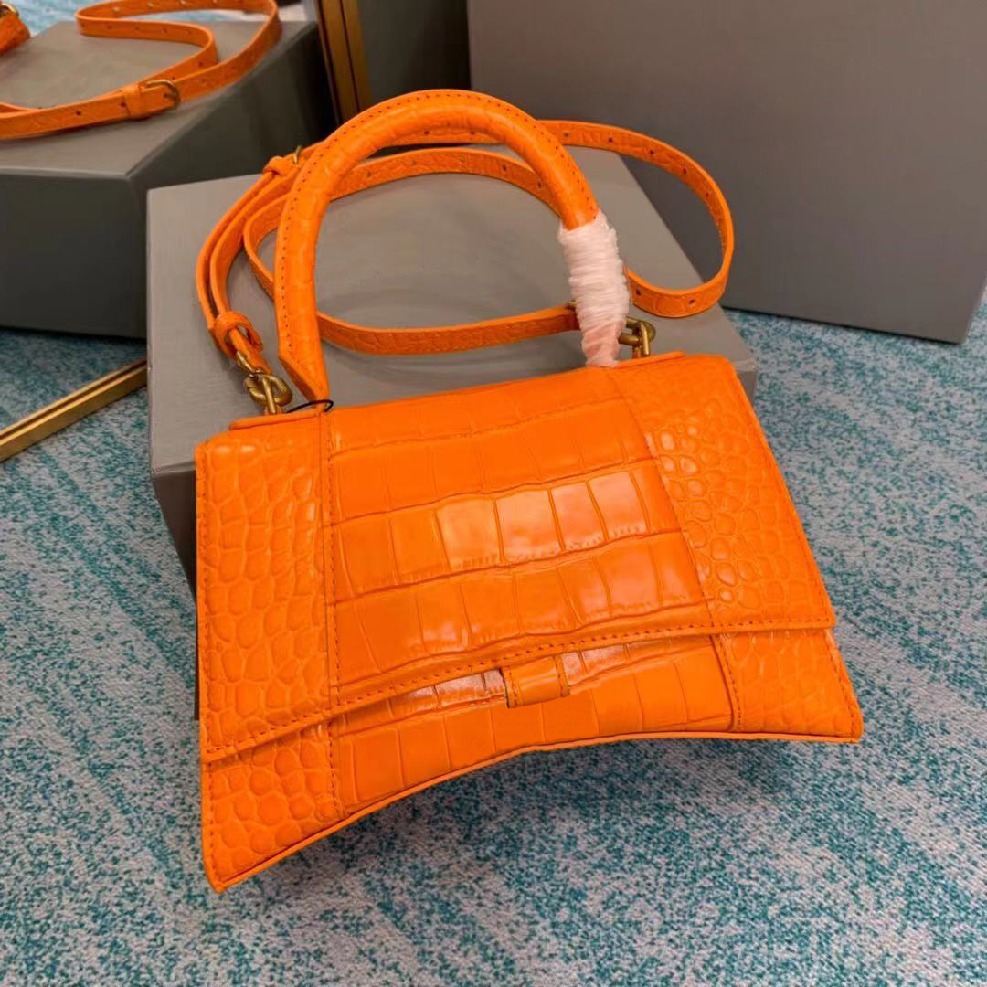 Women Crossbody Bags Shoulder Bag leather material half moon shaped bottom casual style design handbag
Women Crossbody Bags Shoulder Bag leather material half moon shaped bottom casual style design handbag