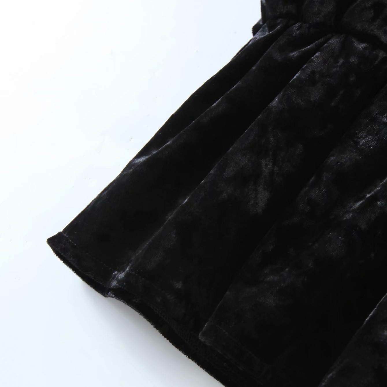 Sexy Woman Black V Neck Velvet Vest Spring Fashion Ladies Soft Slim Tank Female Elegant Streetwear Sleeveless Tops 210515