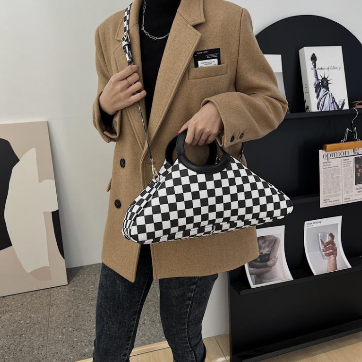 Evening Bags Winter Women's Lattice Cow Pattern Bag Fashion One-Shoulder Messenger, As pic
Evening Bags Winter Women's Lattice Cow Pattern Bag Fashion One-Shoulder Messenger, As pic