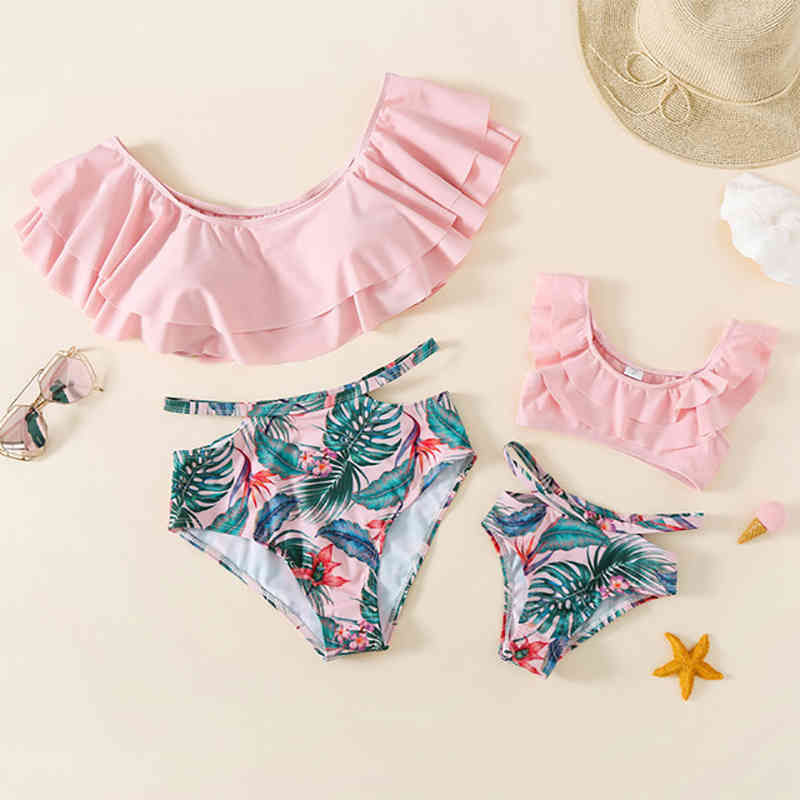 Family Matching Swimsuit Mother Daughter Swimwear Mommy and Me Beach Dress Clothes Outfits Father Son Swim Trunks 210429