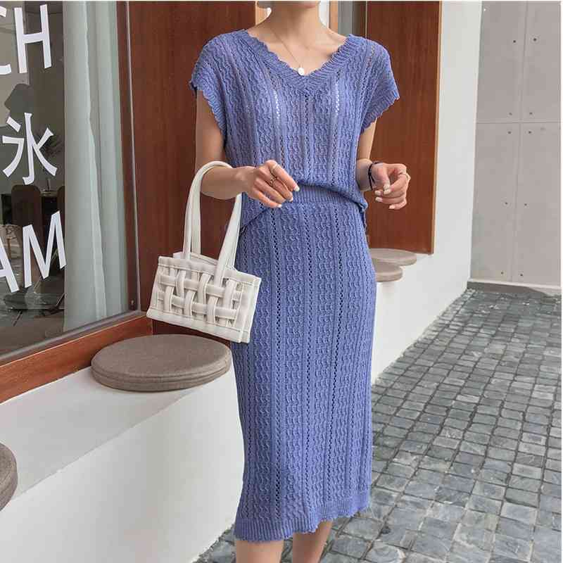 Fashion Two Piece Set Women Summer Knitted Short Sleeve V-Neck Top Sweater +High Waist Casual Long Skirt Suit 210520, Photo color
Fashion Two Piece Set Women Summer Knitted Short Sleeve V-Neck Top Sweater +High Waist Casual Long Skirt Suit 210520, Photo color