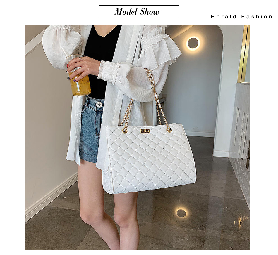 b2624232021 hot new high quality chain shoulder fashion bag casual fashion bag tassel decoration single shoulder handbag, 42x33x18cm
b2624232021 hot new high quality chain shoulder fashion bag casual fashion bag tassel decoration single shoulder handbag, 42x33x18cm