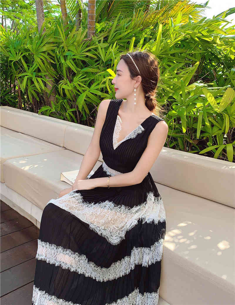 Sexy V-Neck Lace Stitching Maxi Dress Bohemian Summer Sleeveless Women High Waist Beach Pleated Long Vestidos 210519