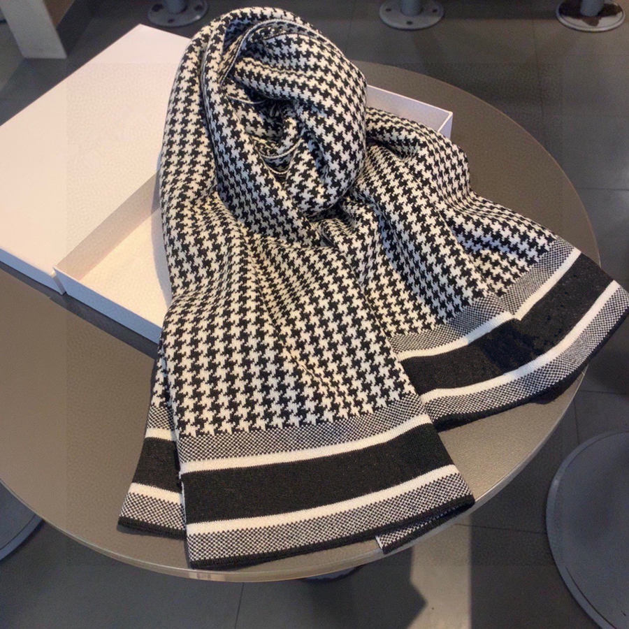 Warm Scarf Pashmina Scarves High-end Soft Thick Cashmere Fashion Houndstooth Designer Shawl for Man Women 2 Color Top Quality
Warm Scarf Pashmina Scarves High-end Soft Thick Cashmere Fashion Houndstooth Designer Shawl for Man Women 2 Color Top Quality