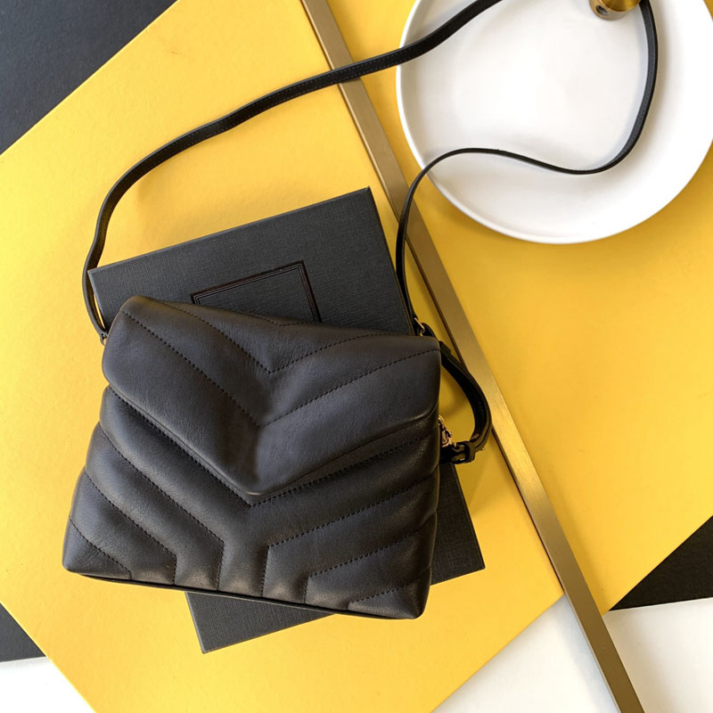 Luxury Shoulder Bag Women's Fashion Leather Handbag Top Quality Designer Flip V-Shaped Diagonal Bags With Box Size 20*14*7cm, Colour 6 gold buckle
Luxury Shoulder Bag Women's Fashion Leather Handbag Top Quality Designer Flip V-Shaped Diagonal Bags With Box Size 20*14*7cm, Colour 6 gold buckle