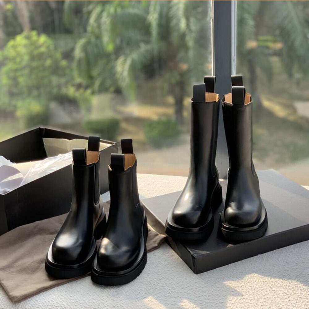designer 2021 short boots fashion ladies black leather reindeer lairs platform chelsea laars lent cow skin
designer 2021 short boots fashion ladies black leather reindeer lairs platform chelsea laars lent cow skin
