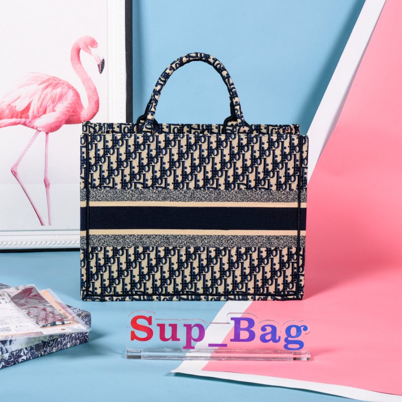 Wholesale Top Quality Fashion Book Tote Woman Canvas Embroidery Luxury Designers Handbags Oblique old flower Shoulder Bags lady Cowboy B0lue Shopping Bag With Box, Customize
Wholesale Top Quality Fashion Book Tote Woman Canvas Embroidery Luxury Designers Handbags Oblique old flower Shoulder Bags lady Cowboy B0lue Shopping Bag With Box, Customize