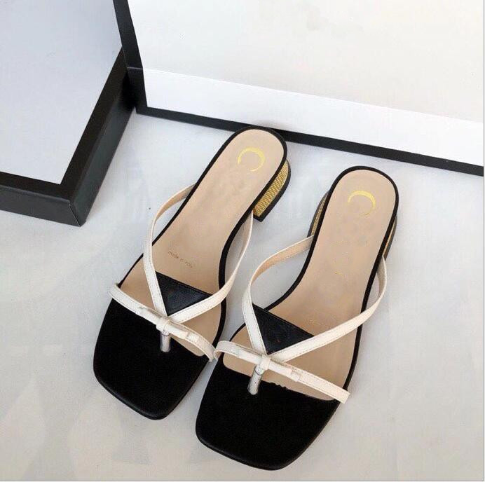 2021 designer slides slippers Women flip flops Leather sandal Double Metal Black Red White Brown Summer Beach Sandals with BOX US3-US10
2021 designer slides slippers Women flip flops Leather sandal Double Metal Black Red White Brown Summer Beach Sandals with BOX US3-US10