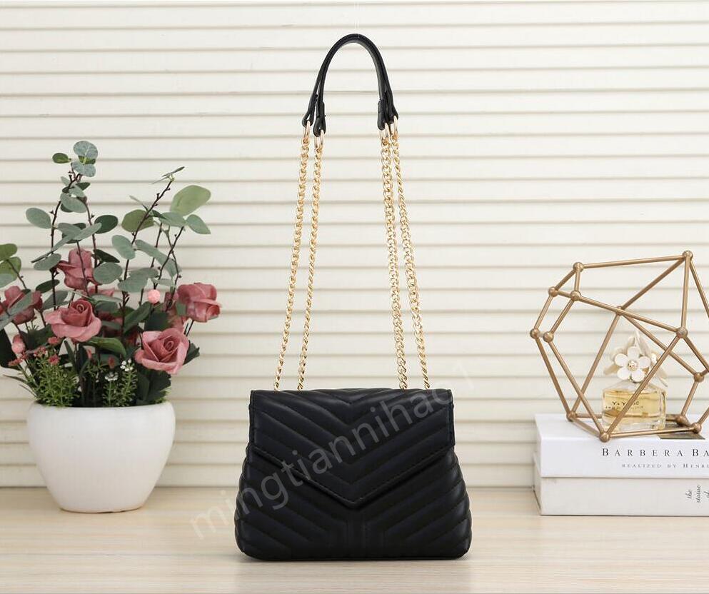 Women's Shoulder Square Chain Bags large-capacity Handbags quality quilted messenger bag SIZE 20 * 15* 6
Women's Shoulder Square Chain Bags large-capacity Handbags quality quilted messenger bag SIZE 20 * 15* 6