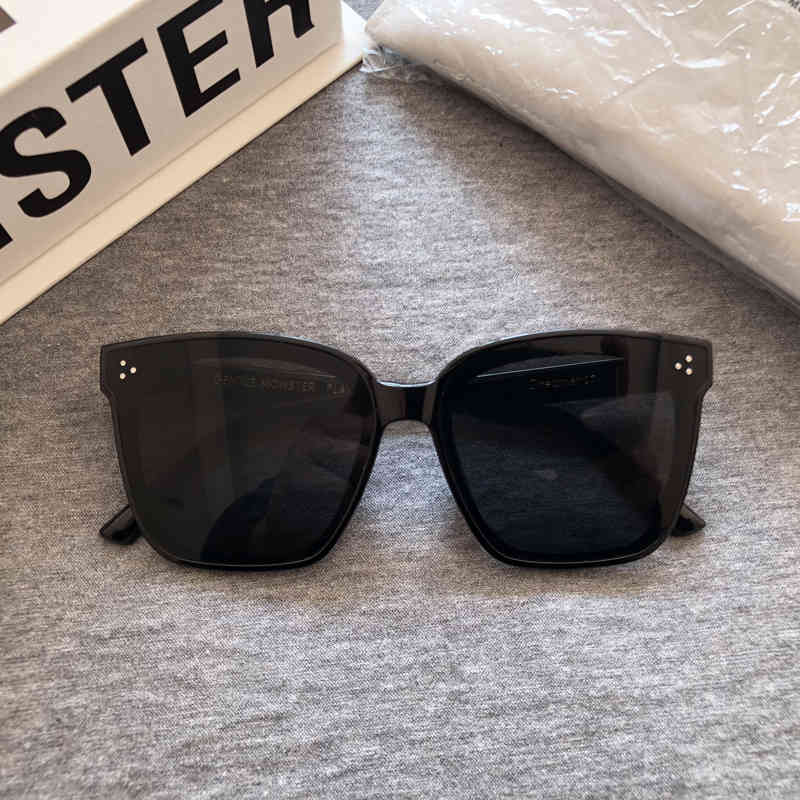 Brand New Women Star Sunglasses Classic Gentle Monster Square Frame Sun glasses Fashion Men Luxury GM Sunglasses Dreamer 17 Y200619
Brand New Women Star Sunglasses Classic Gentle Monster Square Frame Sun glasses Fashion Men Luxury GM Sunglasses Dreamer 17 Y200619