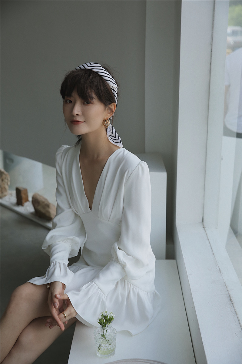 White Deep V Neck Tunic Flare Sleeve Ladies Dress Long Ruffle Korean Style Mini Women Clothing 210427