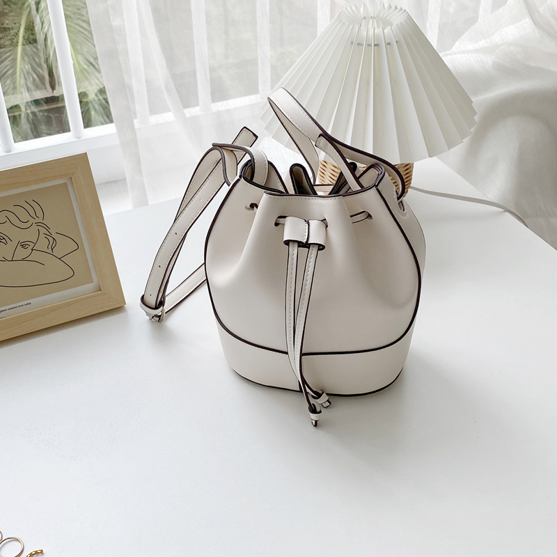 Designer-Bag Bucket Bag Female Ladies Small Shoulder Bags Designer PU Leather Drawstring Crossbody Bag Whole Sale
Designer-Bag Bucket Bag Female Ladies Small Shoulder Bags Designer PU Leather Drawstring Crossbody Bag Whole Sale