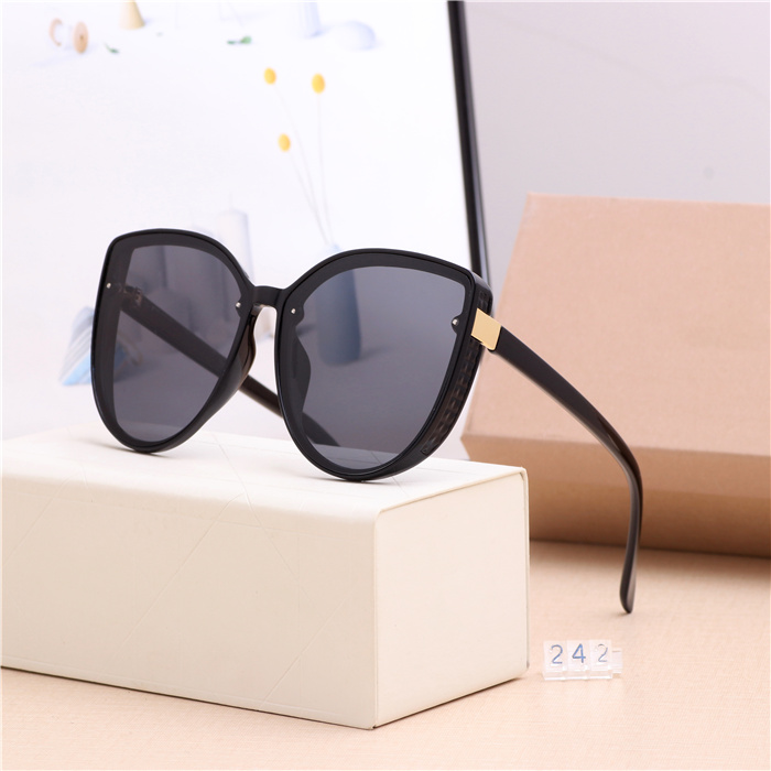 Fashion Lady Square Sunglass Women Goggle Shad Vintage Brand Digner Oversized Anti-uv400 Mirror Sunglass with box, White;black
Fashion Lady Square Sunglass Women Goggle Shad Vintage Brand Digner Oversized Anti-uv400 Mirror Sunglass with box, White;black
