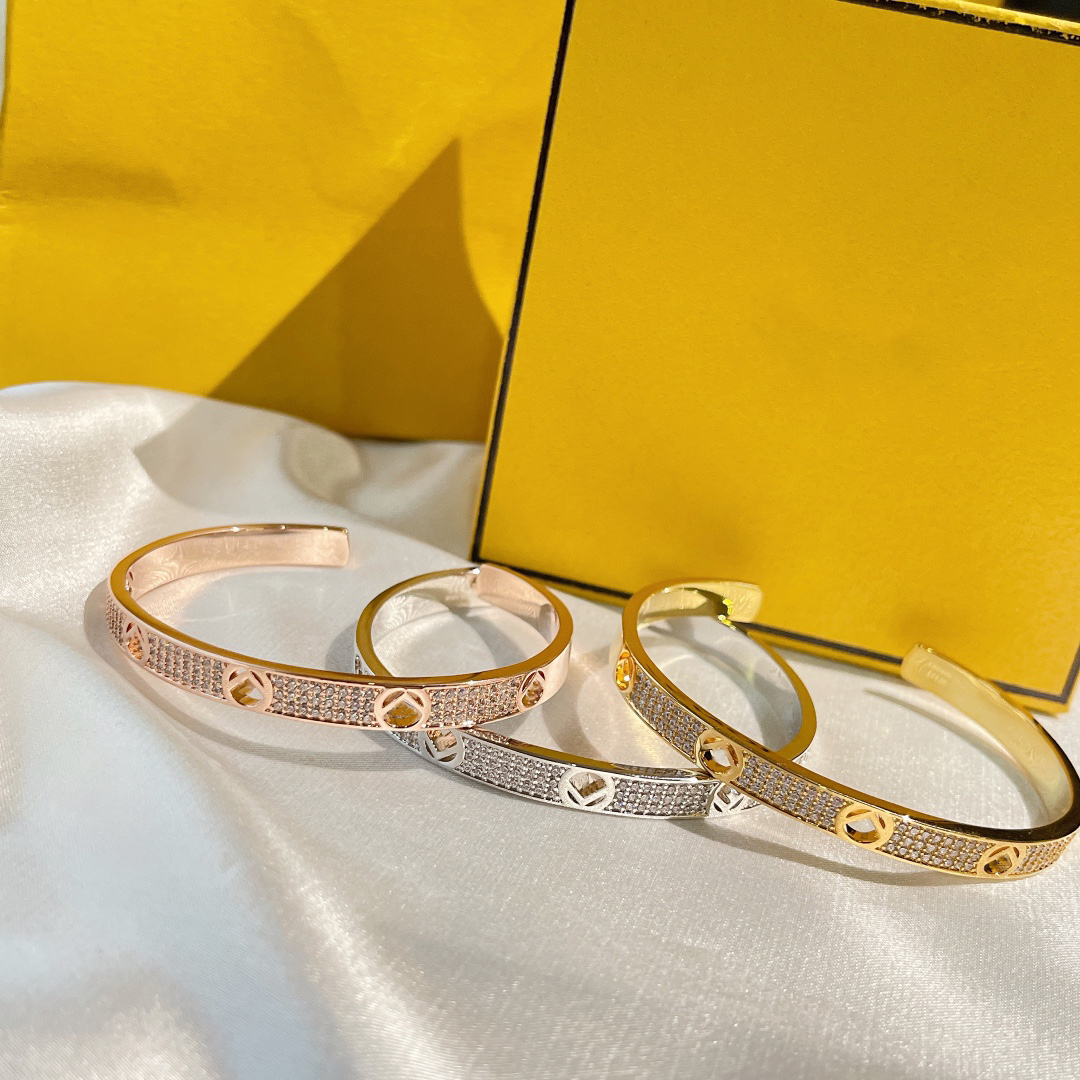 Designer Bangle double F Diamond armor mens womens Bracelet Bangles V gold material hard high quality Bracelets female fashion Silver jewelr, Black
Designer Bangle double F Diamond armor mens womens Bracelet Bangles V gold material hard high quality Bracelets female fashion Silver jewelr, Black