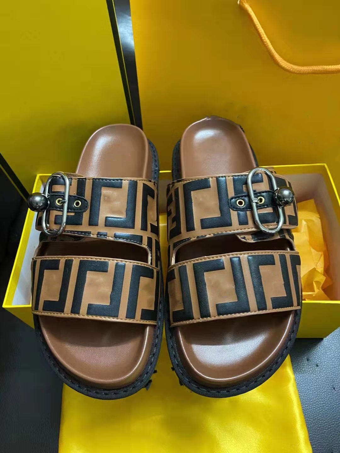 2021 Hole Shoes Male women Mens Sandals men Sandalias womens Summer Sandalen Slippers Sandalet Hombre Sandali S36F#
2021 Hole Shoes Male women Mens Sandals men Sandalias womens Summer Sandalen Slippers Sandalet Hombre Sandali S36F#