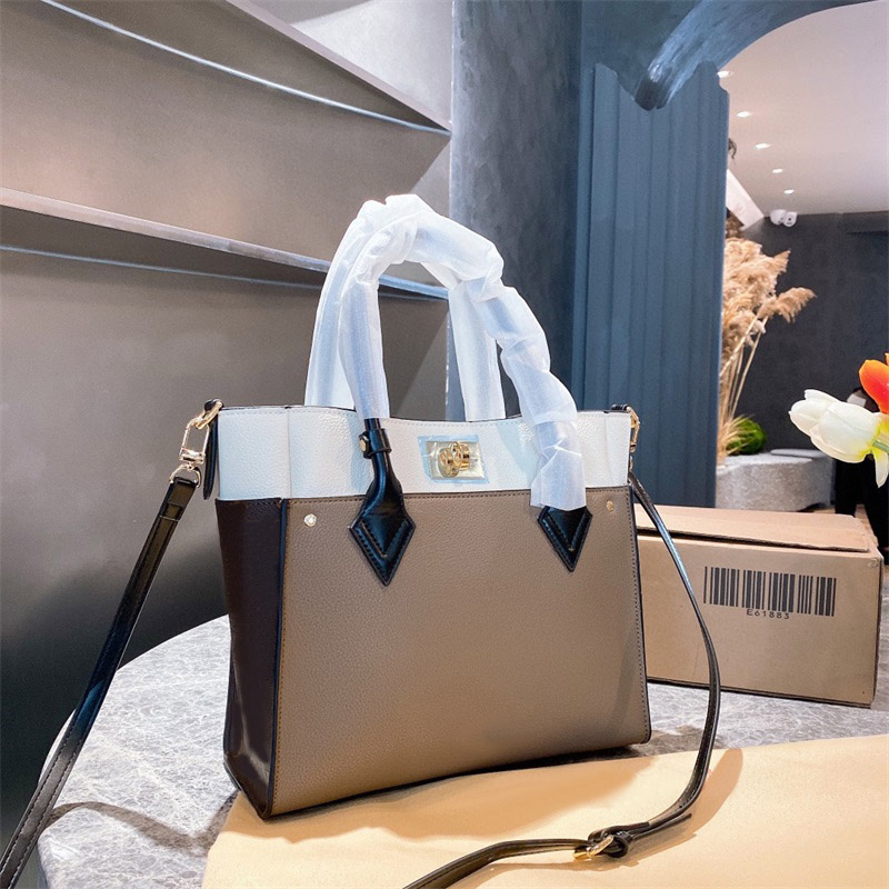 2021 luxury designer women totes large capacity high quality fashion handbag leather handle shoulder bag, Black
2021 luxury designer women totes large capacity high quality fashion handbag leather handle shoulder bag, Black