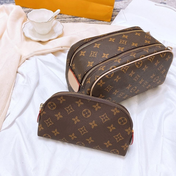Original model Higi Quality luxury fashion bags women and men 2021 Washing makeup bag 2 sets Handbag Sport Outdoor Packs, Red;black
Original model Higi Quality luxury fashion bags women and men 2021 Washing makeup bag 2 sets Handbag Sport Outdoor Packs, Red;black