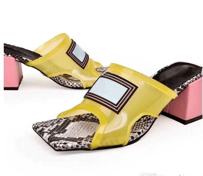 Designer crystal shoes beach slippers summer women cartoon sandals big head rubber top transparent fashion outing ladies flip flops, Color 3
Designer crystal shoes beach slippers summer women cartoon sandals big head rubber top transparent fashion outing ladies flip flops, Color 3