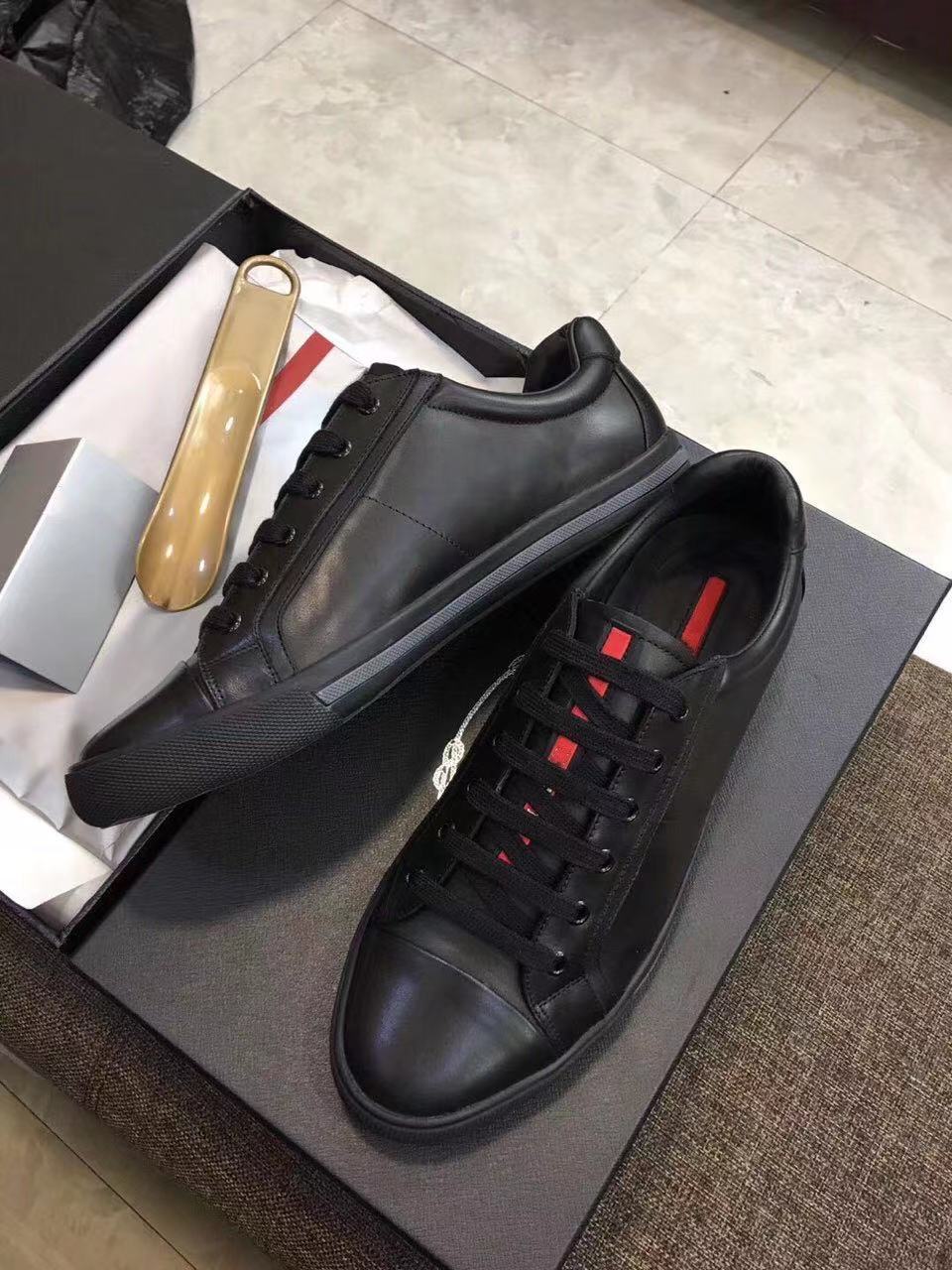 Men Womens White Black Red trainers Fashion Mens Women Leather Breathable Open Low outdoor sports sneakers Dress Shoes
Men Womens White Black Red trainers Fashion Mens Women Leather Breathable Open Low outdoor sports sneakers Dress Shoes