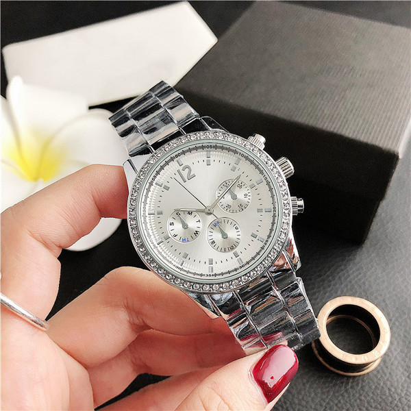 Fashoin style men watches 37.9MM women watch quartz movement all diamond iced out watchs high quality unisex dress lady clock montre de luxe, Slivery;black
Fashoin style men watches 37.9MM women watch quartz movement all diamond iced out watchs high quality unisex dress lady clock montre de luxe, Slivery;black