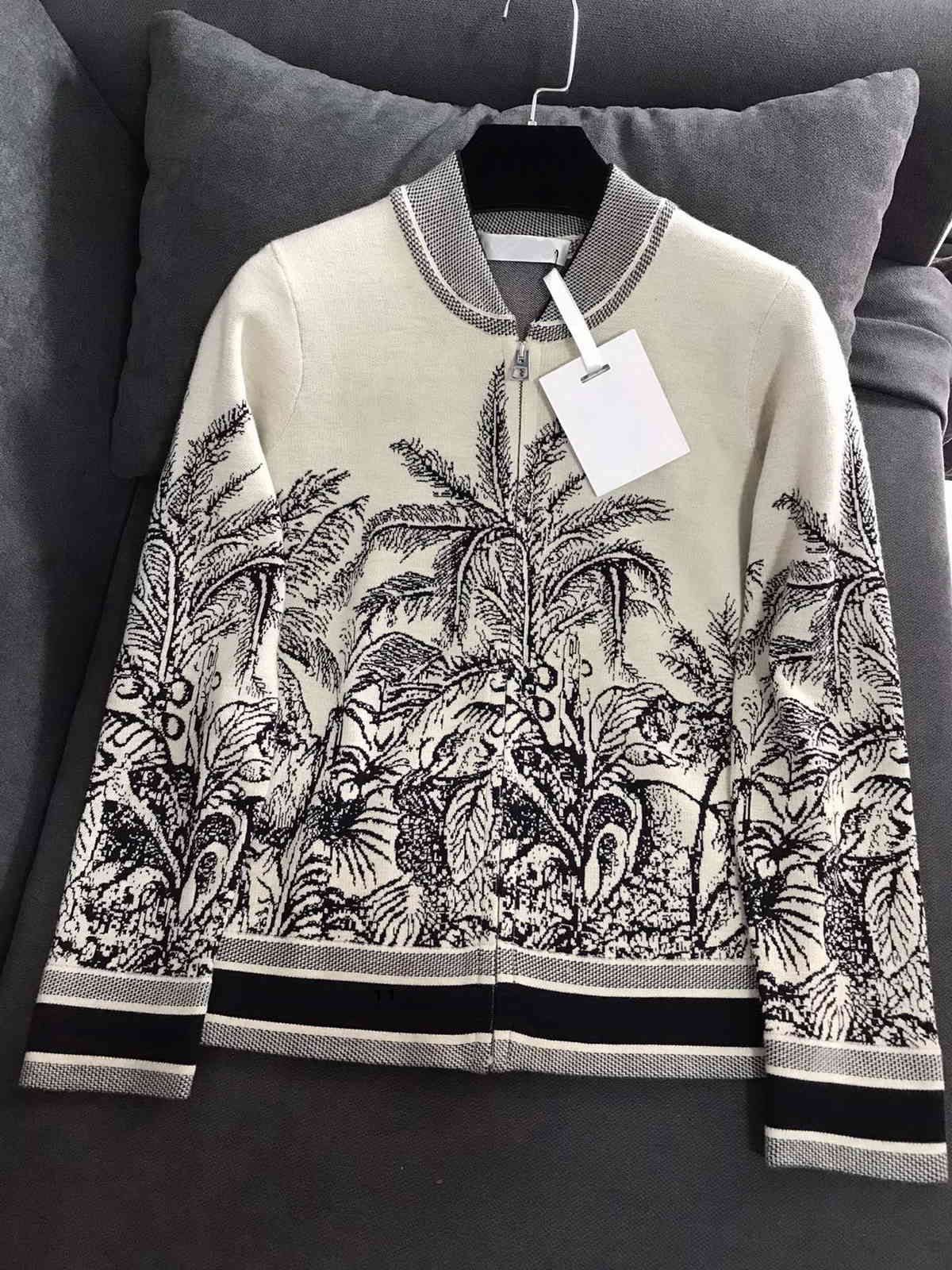 Women's Sweaters WomenS luxury Casual Knit Long Sleeve Cardigan Pullover Autumn Fashion Wear Classic Pattern Lady Tops Knitwear Ladies Sweater MQJO, 1# shoe box
Women's Sweaters WomenS luxury Casual Knit Long Sleeve Cardigan Pullover Autumn Fashion Wear Classic Pattern Lady Tops Knitwear Ladies Sweater MQJO, 1# shoe box