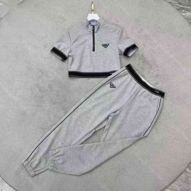 22ss women designer tracksuit spring cotton t shirts pants two piece suit 5A quality zip short sleeve t-shirt webbing elastic waist casual sweatpants female Apparel
22ss women designer tracksuit spring cotton t shirts pants two piece suit 5A quality zip short sleeve t-shirt webbing elastic waist casual sweatpants female Apparel
