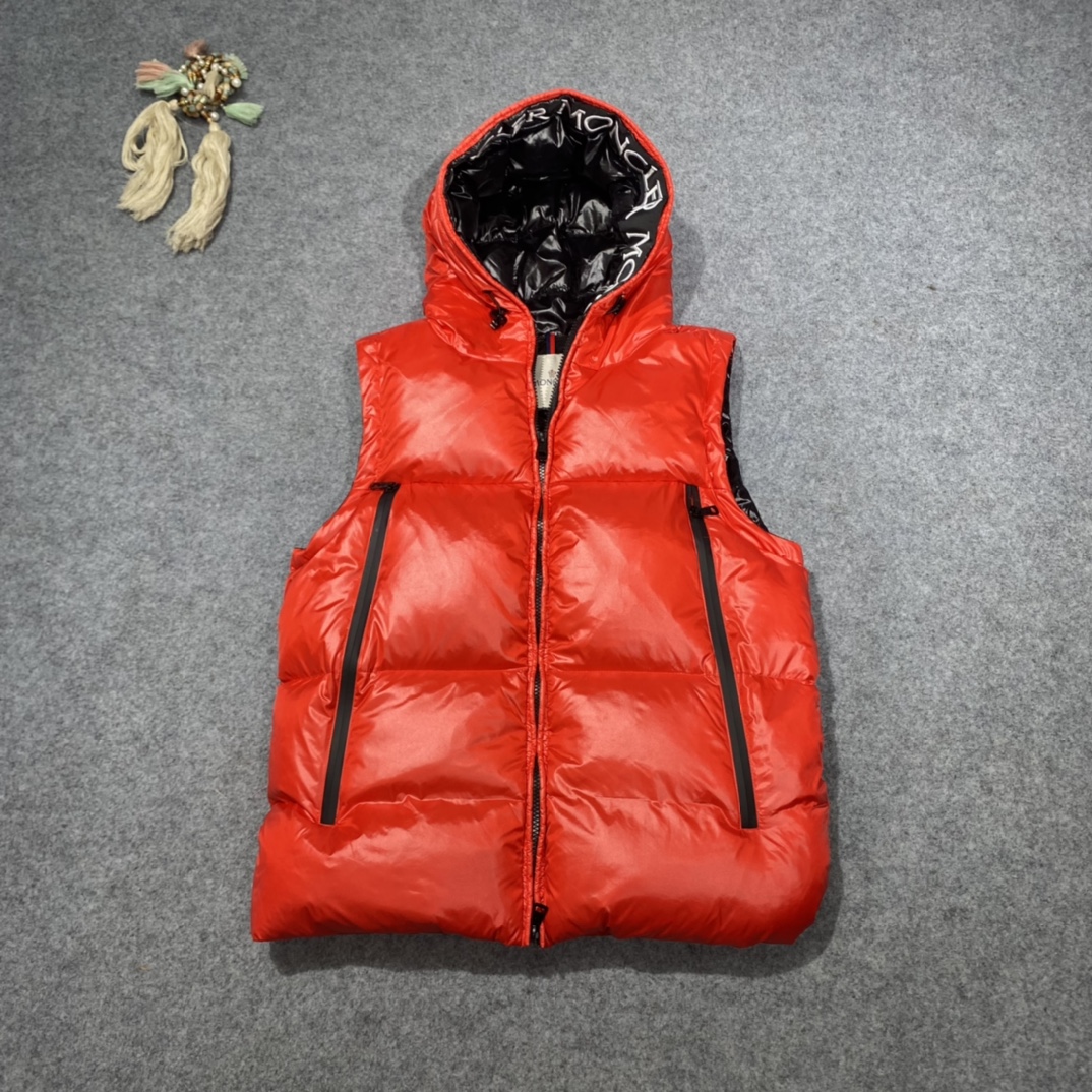 Monclair Womens Down Vests Embrodered Letter Bandge Bright Face Style Mens Downs Vest Warm Outerwear, Supplement (not shipped separately)
Monclair Womens Down Vests Embrodered Letter Bandge Bright Face Style Mens Downs Vest Warm Outerwear, Supplement (not shipped separately)