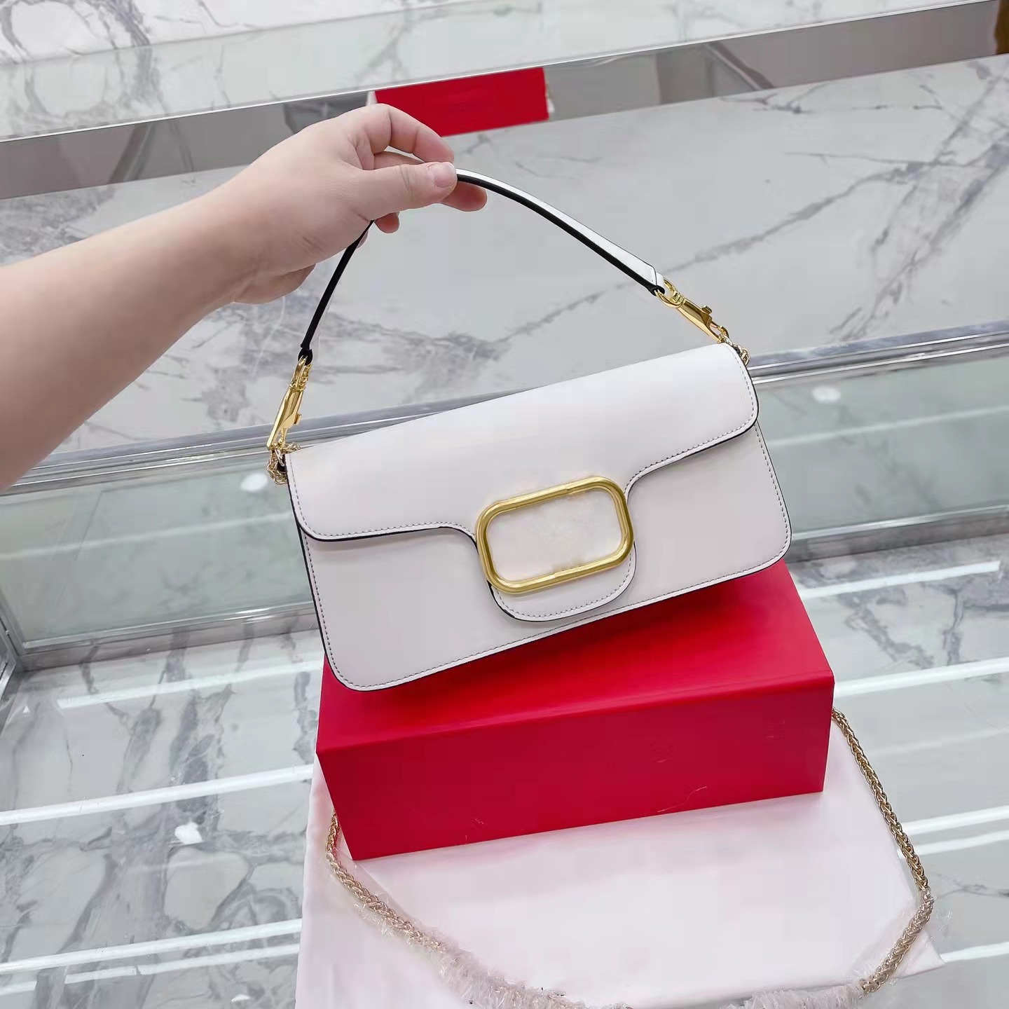 Luxury designers handbags single shoulder bags fashion women's bags top quality leather material exquisite messenger bag classic style practical very good, Red 
Luxury designers handbags single shoulder bags fashion women's bags top quality leather material exquisite messenger bag classic style practical very good, Red