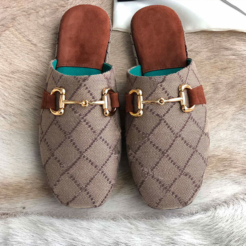 Designer Summer Beach slippers fashion Loafers Lazy Flat Baotou flops leather Letters lady Cartoon Slides women shoes Metal Ladies Sandals Large size 36-42 -us11, Beige
Designer Summer Beach slippers fashion Loafers Lazy Flat Baotou flops leather Letters lady Cartoon Slides women shoes Metal Ladies Sandals Large size 36-42 -us11, Beige