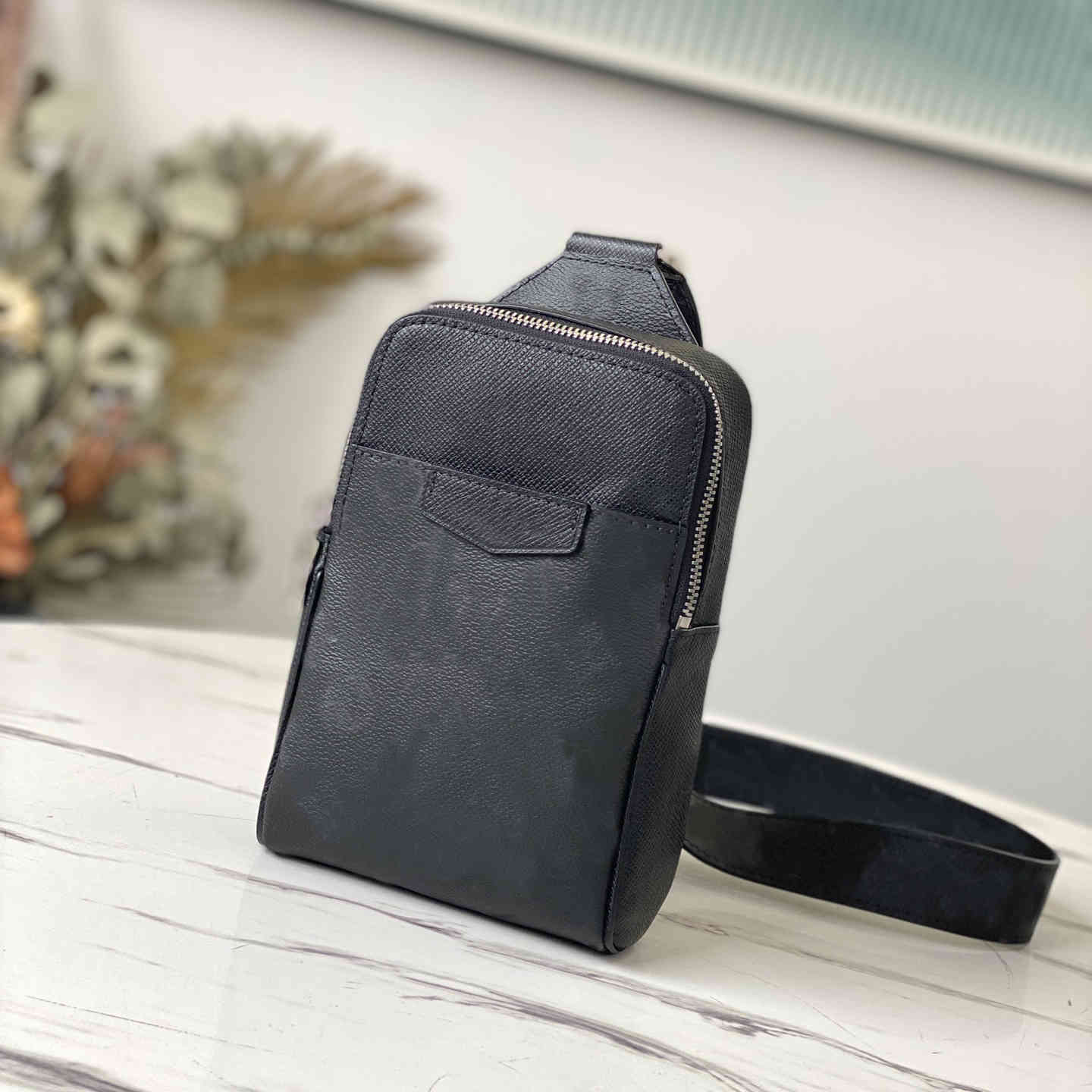 Bag men's designer luxury portable Travel chest large capacity leisur entertainment leisure men messenger bagSS M30741, Bubble wrap packaging
Bag men's designer luxury portable Travel chest large capacity leisur entertainment leisure men messenger bagSS M30741, Bubble wrap packaging