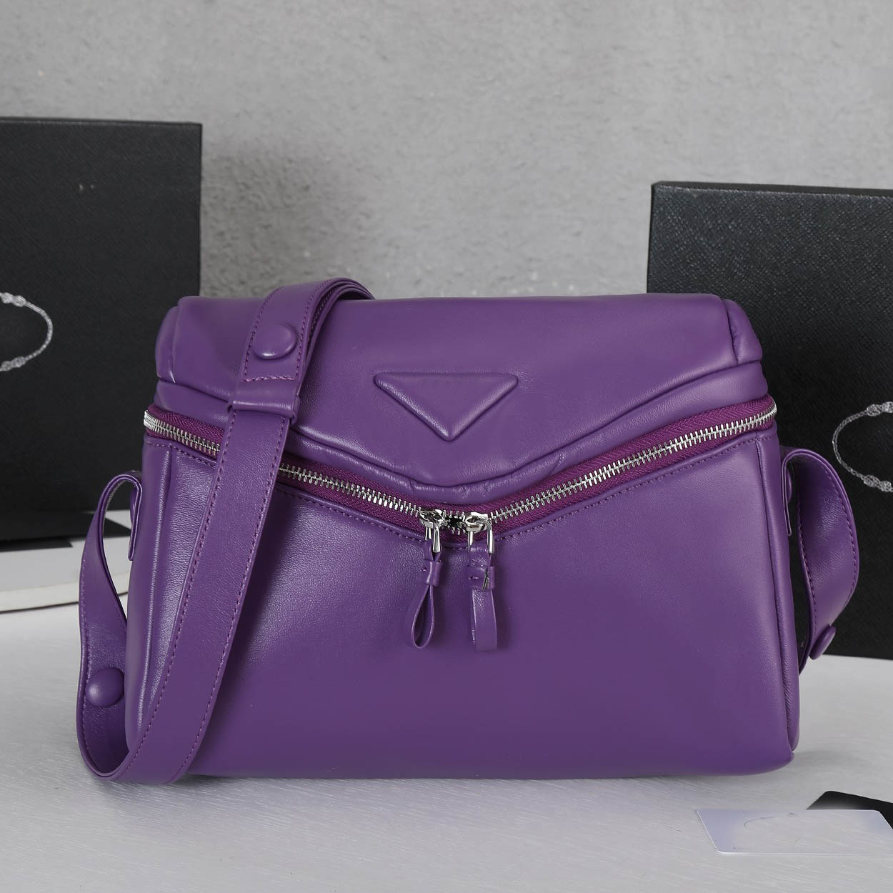 2021 Vintage autumn winter leather messenger bag designer famous brand large capacity shoulder bags high quality fashionable urban women handbag
2021 Vintage autumn winter leather messenger bag designer famous brand large capacity shoulder bags high quality fashionable urban women handbag