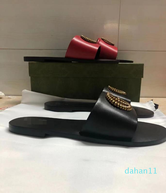 New electric embroidered flat slippers, fabric: imported sheepskin surface, foot-padded goatskin, high-grade bottom of original plate,
New electric embroidered flat slippers, fabric: imported sheepskin surface, foot-padded goatskin, high-grade bottom of original plate,