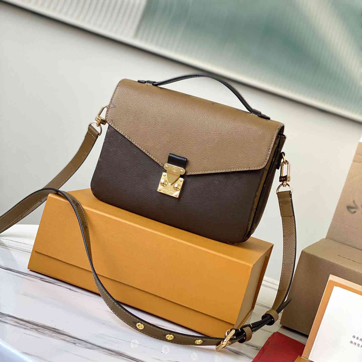 2021 luxurys designers bags women handbag messenger bag oxidizing leather POCHETTE metis elegant shoulder crossbody shopping tote wallet, Invoices are not sold separately
2021 luxurys designers bags women handbag messenger bag oxidizing leather POCHETTE metis elegant shoulder crossbody shopping tote wallet, Invoices are not sold separately