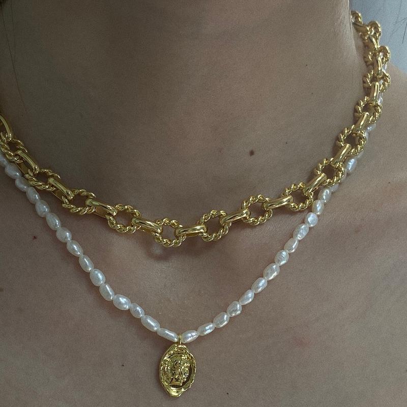 Pendant Necklaces Mahogany Stitching Chain European And American Style Street Shooting Fashionable Gold Summer Jewelry
Pendant Necklaces Mahogany Stitching Chain European And American Style Street Shooting Fashionable Gold Summer Jewelry