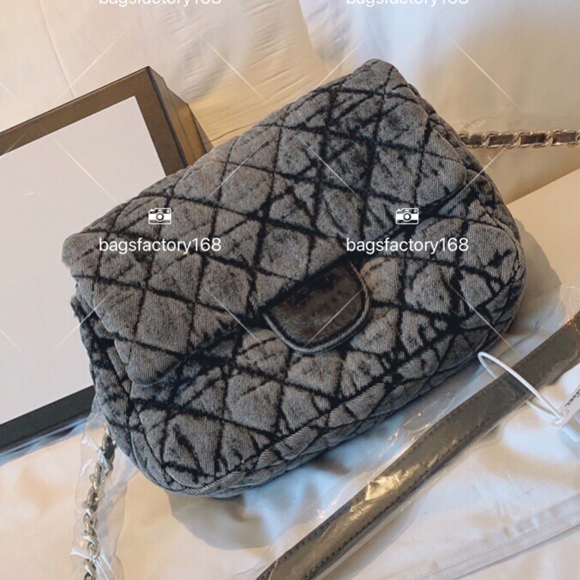 High-grade Design Classic Brand Denim One-shoulder Bag Distressed Flap Chains Package Lady Style Multi-size Large Capacity Casual Envelope Tote
High-grade Design Classic Brand Denim One-shoulder Bag Distressed Flap Chains Package Lady Style Multi-size Large Capacity Casual Envelope Tote