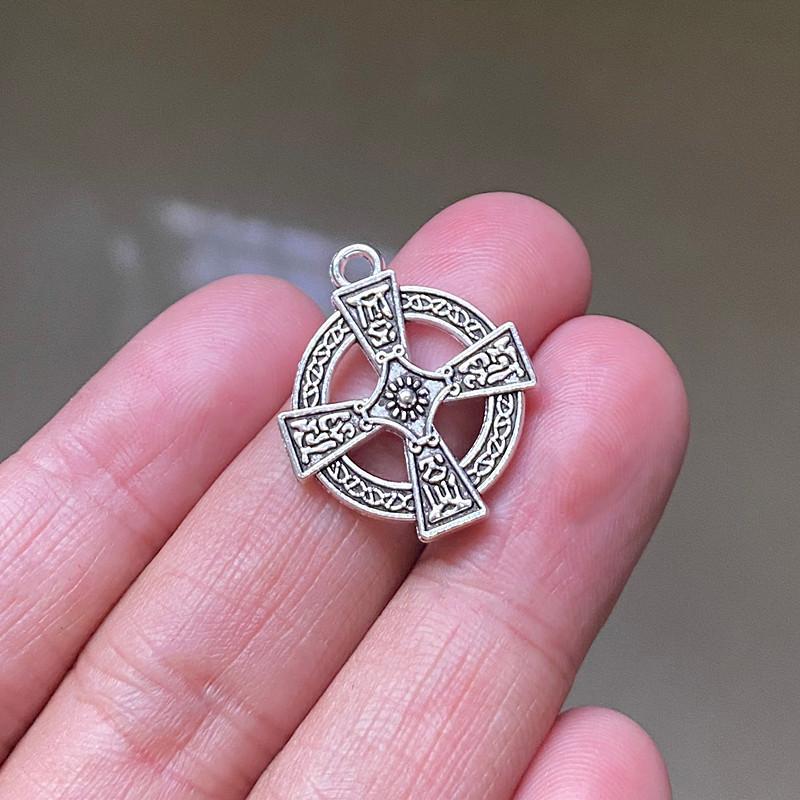 Charms 18pcs 24x20mm Celtic Cross Connector Pendants Jewelry Making DIY Men's WomenNecklace Bracelet Handmade Crafts Accessories, Bronze;silver
Charms 18pcs 24x20mm Celtic Cross Connector Pendants Jewelry Making DIY Men's WomenNecklace Bracelet Handmade Crafts Accessories, Bronze;silver