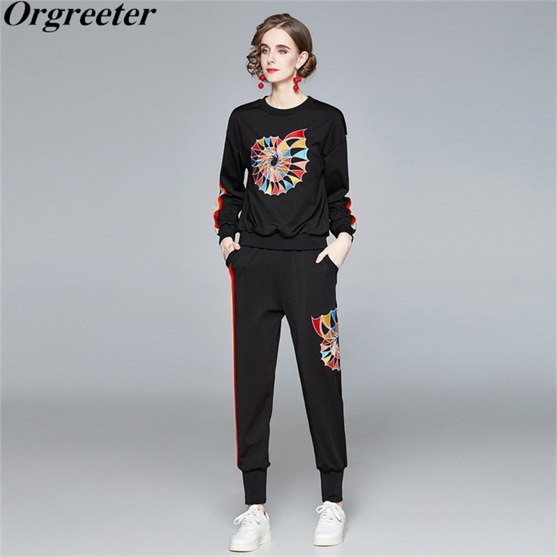 High-end Customized Colors Strip Pattern Embroidery Tracksuit Women O-neck Long Sleeve Pullover Sweashirt and Pants Casual Suit 210602, Black
High-end Customized Colors Strip Pattern Embroidery Tracksuit Women O-neck Long Sleeve Pullover Sweashirt and Pants Casual Suit 210602, Black