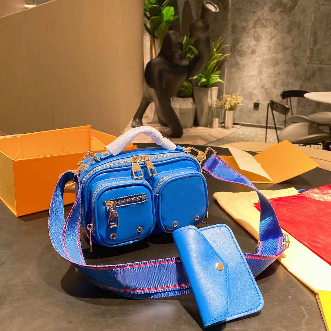2021 Designers Men Women Crossbody Camera Bags Fashion 2-piece Coss Body Vogue Luxury Shoulder Hiking Phone Bag Zipper with Printed Flowers, This price option is not for sale.
2021 Designers Men Women Crossbody Camera Bags Fashion 2-piece Coss Body Vogue Luxury Shoulder Hiking Phone Bag Zipper with Printed Flowers, This price option is not for sale.