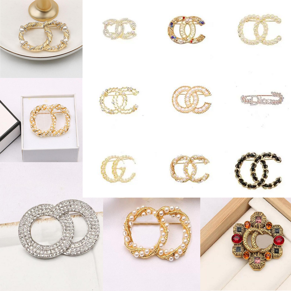 Wholesale Mixed Random Send Brand Designer Letters Brooch Fashion Famous Double Letter Tassel Pearl Luxury Couples Rhinestone Suit Pin Jewelry Accessories
Wholesale Mixed Random Send Brand Designer Letters Brooch Fashion Famous Double Letter Tassel Pearl Luxury Couples Rhinestone Suit Pin Jewelry Accessories
