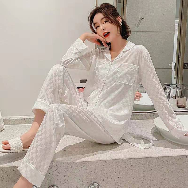 2021 New Pajamas Spring / Summer Sleepwear Autumn Ice Silk Long Sleeve Trousers Suit womens nightwear White plaid Pyjamas Set
2021 New Pajamas Spring / Summer Sleepwear Autumn Ice Silk Long Sleeve Trousers Suit womens nightwear White plaid Pyjamas Set